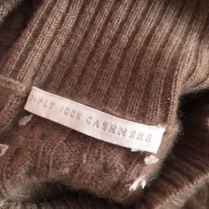 100% cashmere turtleneck sweater